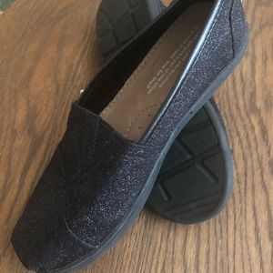 Girls Black Sparkle Toms size Y2.5 - Like New !